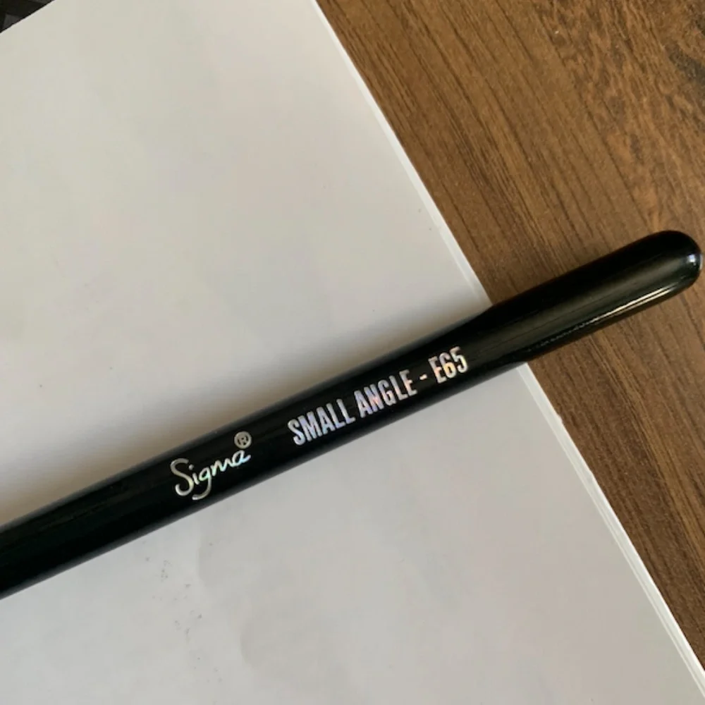 🆕 Sigma E65 Small Angle Brush